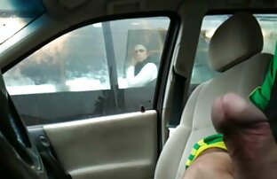 XXX Brünette und Blonde alt u jung sex saugen Hahn, und sehen mit Liebhaber im Wohnzimmer