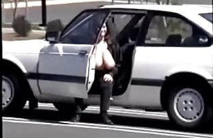 XXX Trahodrom mit einer Schlampe Barbie sex video alte und ihrem Freund, der voller Begierde ist
